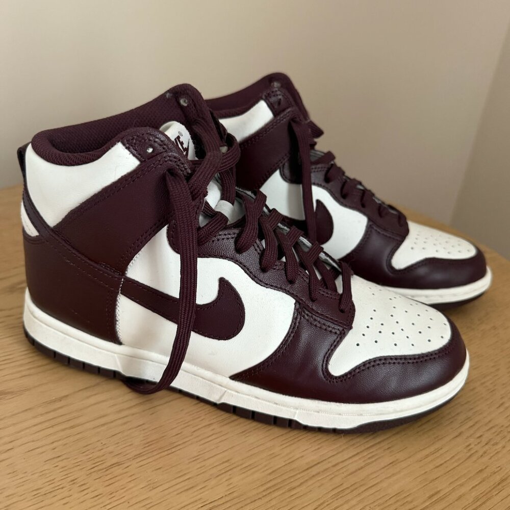Dunk High "Burgundy Crush" sneakers